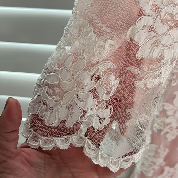 Odette Barsa robe - Picture 6 of 7